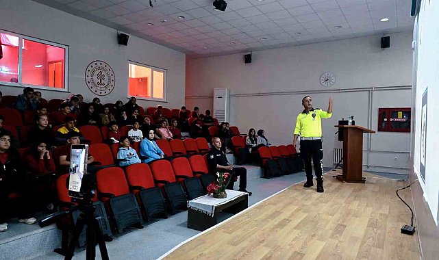 Ankara'da polisten öğrencilere trafik eğitimi