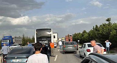 Ankara'da seyir halindeki tır devrildi: 1 yaralı