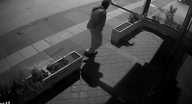 Ankara'daki kedi hırsızlığı kameraya yansıdı