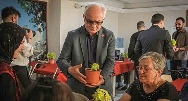 Anneler Günü'nde huzurevi sakinlerine sürpriz ziyaret