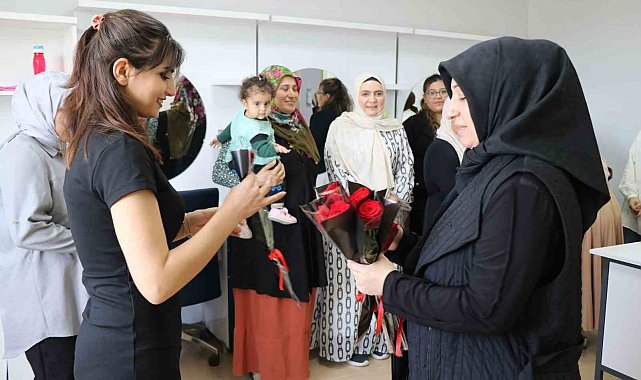 Anneler Günü'nde kadın kursiyerler unutulmadı