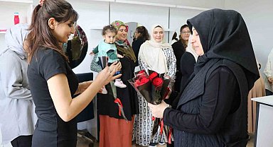 Anneler Günü'nde kadın kursiyerler unutulmadı