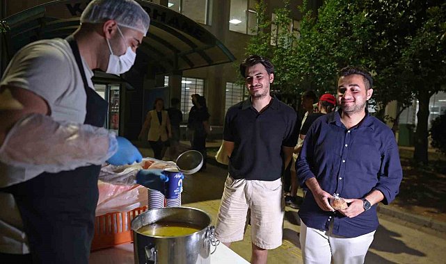 Antalya Büyükşehir Belediyesi'nden final haftasında öğrencilere çorba ikramı