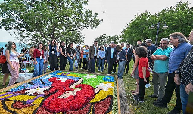 Antalya çiçeklerle açık hava galerisine döndü