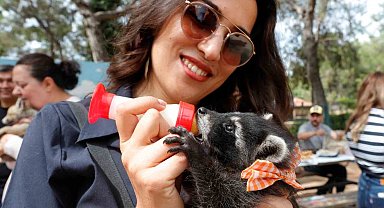 Antalya Doğal Yaşam Parkı'nda annesiz misafirlere Anneler Günü kutlaması