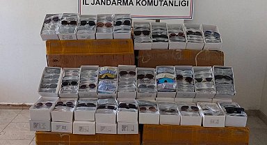 Antalya Gaziapaşa'da 15 bin adet kaçak güneş gözlüğü ele geçirildi
