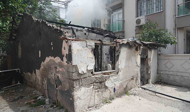 Antalya'da metruk binada korkutan yangın