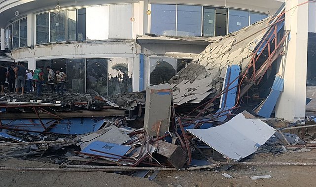 Antalya'da otel inşaatının balkonu göçtü: İşçiler canını son anda kurtardı