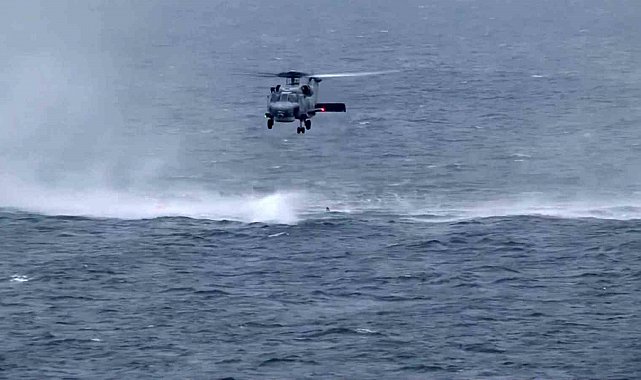 Antalya'da tatbikat kapsamında uçuş faaliyeti icra eden helikopter denize acil iniş yaptı