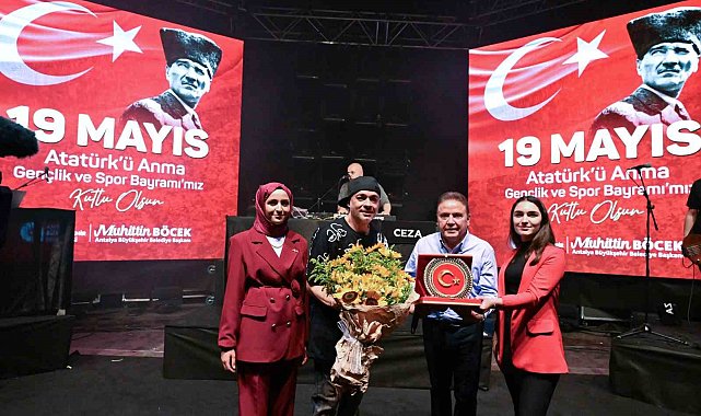 Antalyalılar 19 Mayıs'ta tek yürek oldu