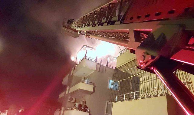 Apartman dairesi alevlere teslim oldu