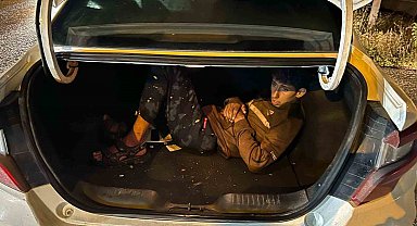 Araçların bagajlarından göçmen çıktı