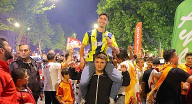 Araçlarına Fenerbahçe bayraklı tabut yerleştiren iki sürücüye ceza