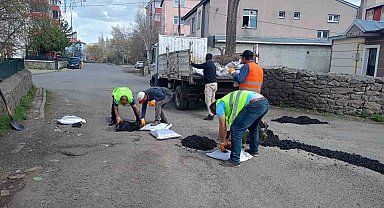 Ardahan'da asfalt yama çalışması