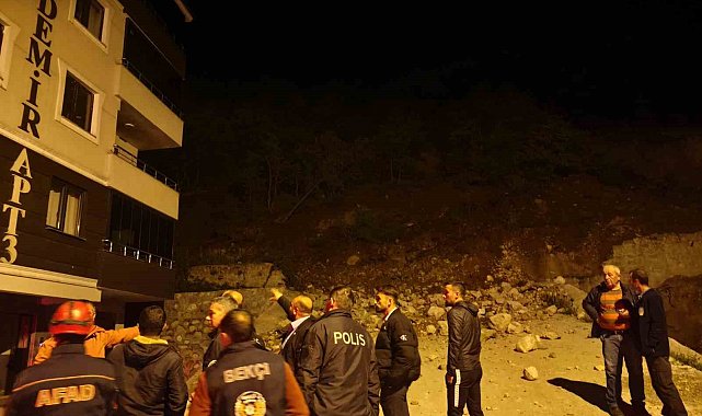 Ardanuç'ta heyelan korkuttu