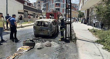 Arnavutköy'de park halindeki otomobil alev topuna döndü: O anlar kamerada