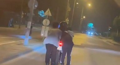 Arnavutköy'de paten yolculuğu kötü bitti, otomobilin altında kalmaktan son anda kurtuldu