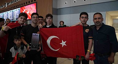 Arnavutköylü öğrenciler ABD'den dünya şampiyonası ödülüyle döndü