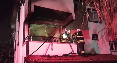 Arsuz'da ev alevlere teslim oldu