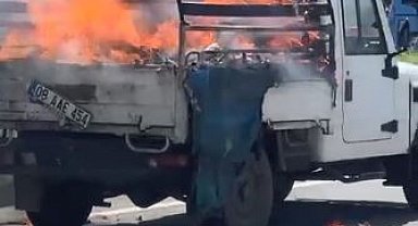 Artvin'de seyir halindeki kamyonun kasasındaki kartonlar alev aldı