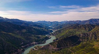 Artvin'in karlı dağlarından ilkbahar görüntüsü