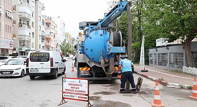 ASAT'ın ana arter ve bulvarlarda yağmur suyu hattı temizliği sürüyor