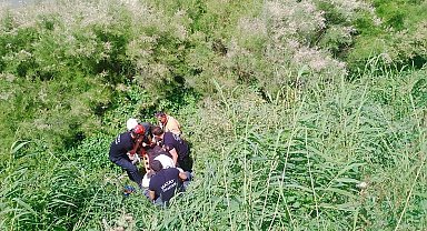 Asi nehri yatağına uçan motosikletin sürücüsü yaralandı