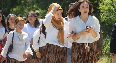 Aşıklar Sokağı'nda gençler kısmetini aradı