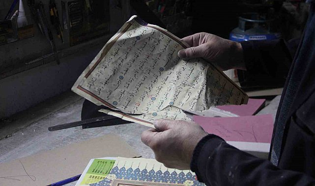 Aşınmış kitaplara 45 yıldır hayat veriyor