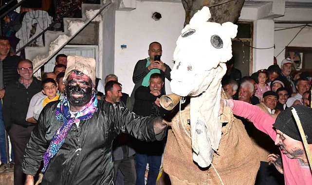 Asırlık 'deve oyunu' Sındırgı'da canlandırıldı