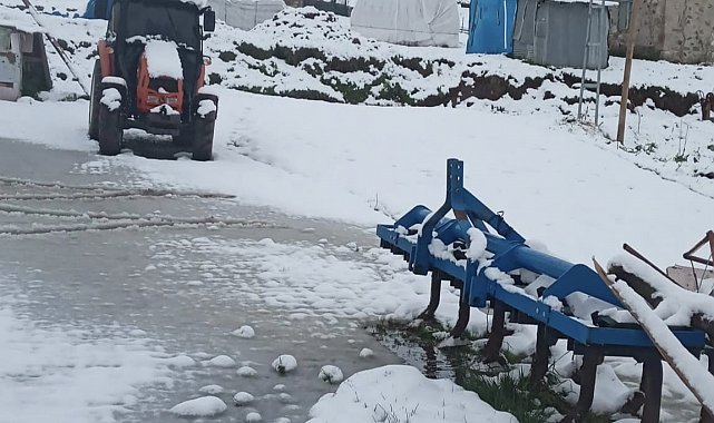 Aşkale'de kar sürprizi