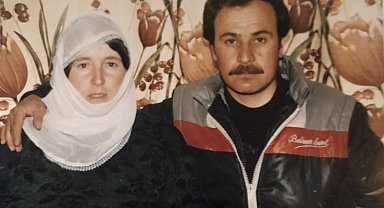 Aşkını taşlara kazıdı