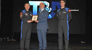 Astronot Alper Gezeravcı, seyir defterini Kıbrıs'la paylaştı