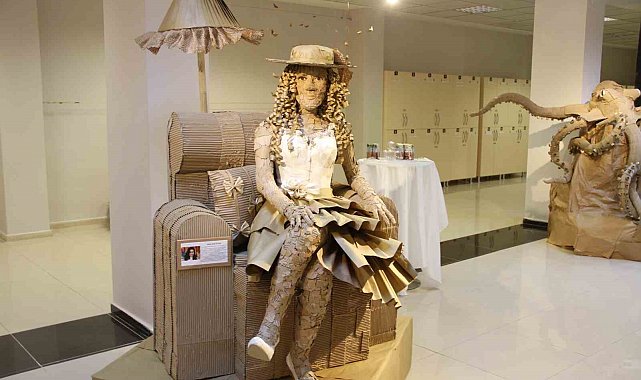 Atık kartonlardan sanat eseri: Üniversitelilerden ilgi çeken sergi