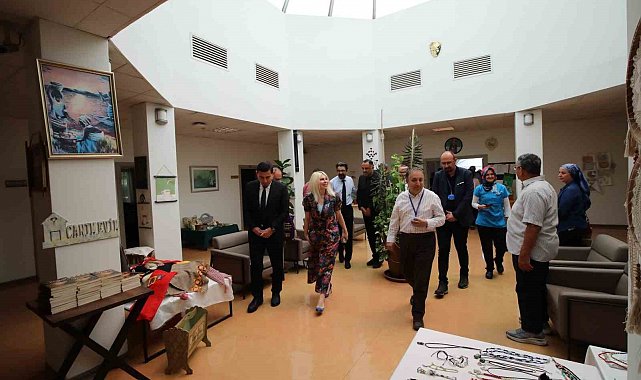 AÜ'de hastalara uygulamalı atölyelerde tarım ve sanatla terapi