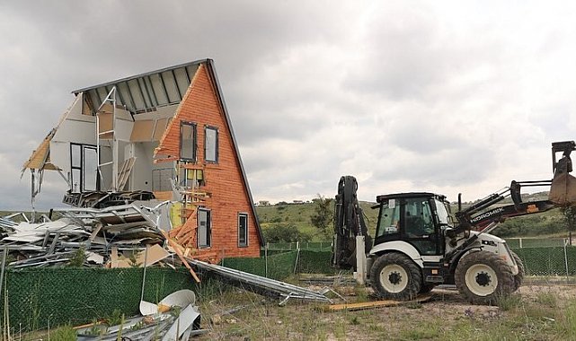 Ayaş'ta kaçak yapılar yıkılıyor