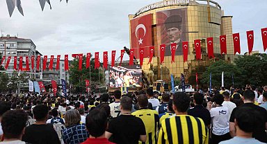 Aydın Büyükşehir'in kurduğu dev ekranda izlediler, şampiyonluğu kutladılar