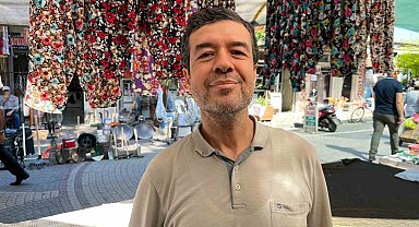 Aydın'da oğul çıkaran arı kolonisi pazar tezgahına kondu