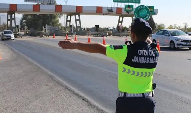Aydın'da otoyol trafik jandarması denetimlerini sürdürüyor