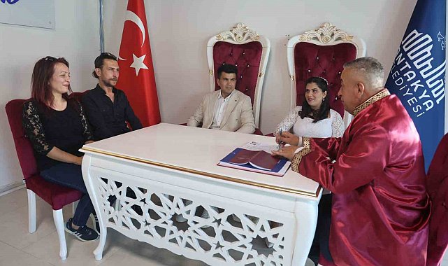 Aylar öncesinden '05.05.2025' tarihini seçen çiftler nikah dairesinde yoğunluk oluşturdu