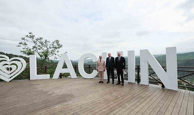 Azerbaycan Bağımsızlık Günü'nün 107. yıl dönümü Laçın'da konserle kutlandı