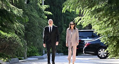 Azerbaycan Cumhurbaşkanı Aliyev, Haydar Aliyev'i mezarı başında andı