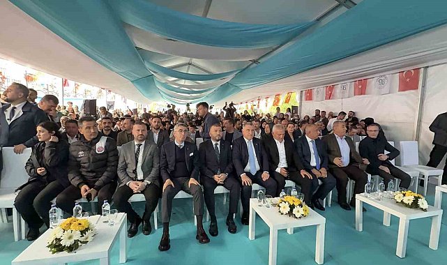 Bakan Bak: "Türkiye'de son 23 yılda spor tesisleri devrimi yaşanmaktadır"