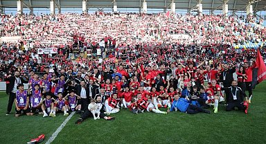 Bakan Bak'tan, Süper Lig'e yükselen Gençlerbirliği'ne tebrik