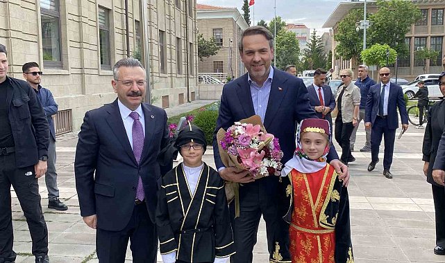 Bakan Bayraktar, Eskişehir Valiliği'ni ziyaret etti