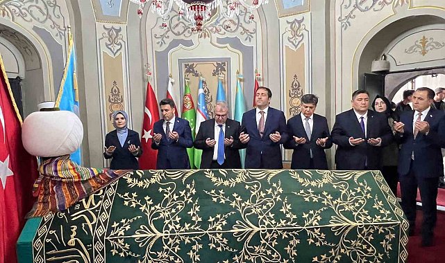 Bakan Göktaş, Ertuğrul Gazi Türbesi'ni ziyaret etti