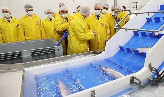 Bakan Kacır, bölgenin lokomotifi olacak su ürünleri işleme tesisini gezdi