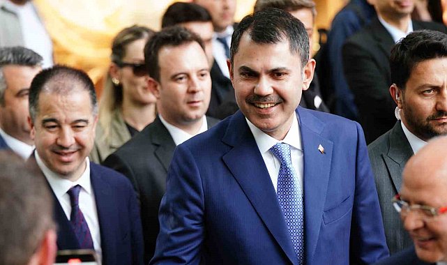 Bakan Kurum, Bursa çarşı esnafını ziyaret etti