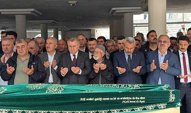 Bakan Osman Aşkın Bak'ın amcası son yolculuğuna uğurlandı