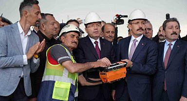 Bakan Tunç: "Yapay zekayla işimizi daha da kolaylaştıracak projeleri önümüzdeki günlerde milletimizle paylaşacağız"